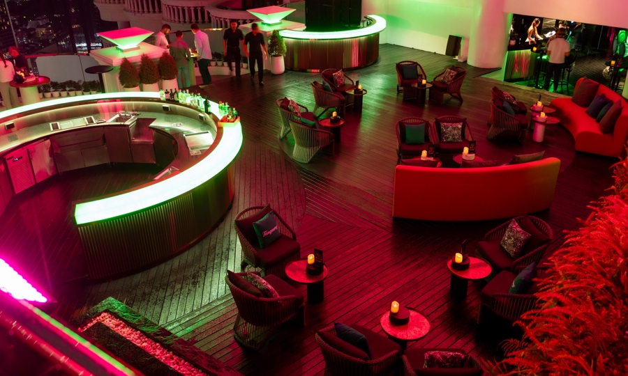 Tanqueray Garden Blooms at lebua No.3 - TRAVELINDEX